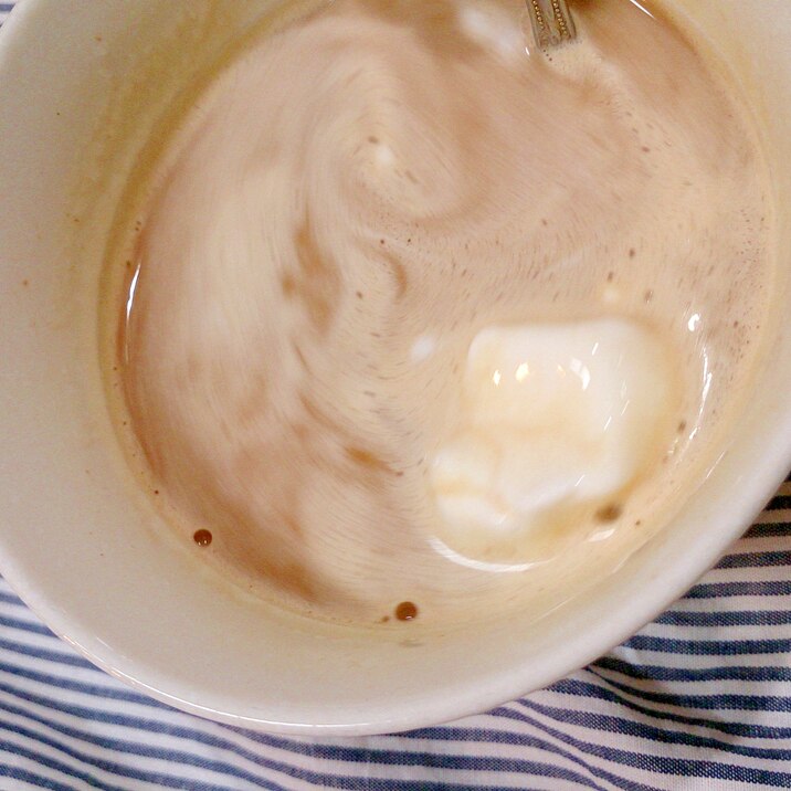 ホイップクリームのせで濃厚ミルクコーヒー